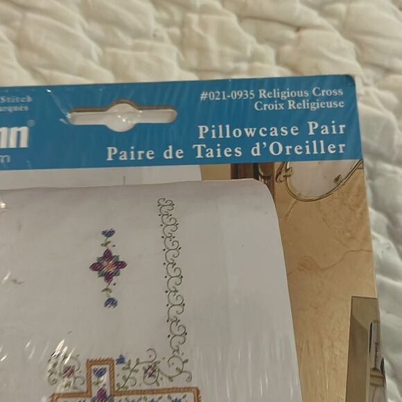 Jantzen White Pillowcase Pair with Embroidery - Picture 2 of 4